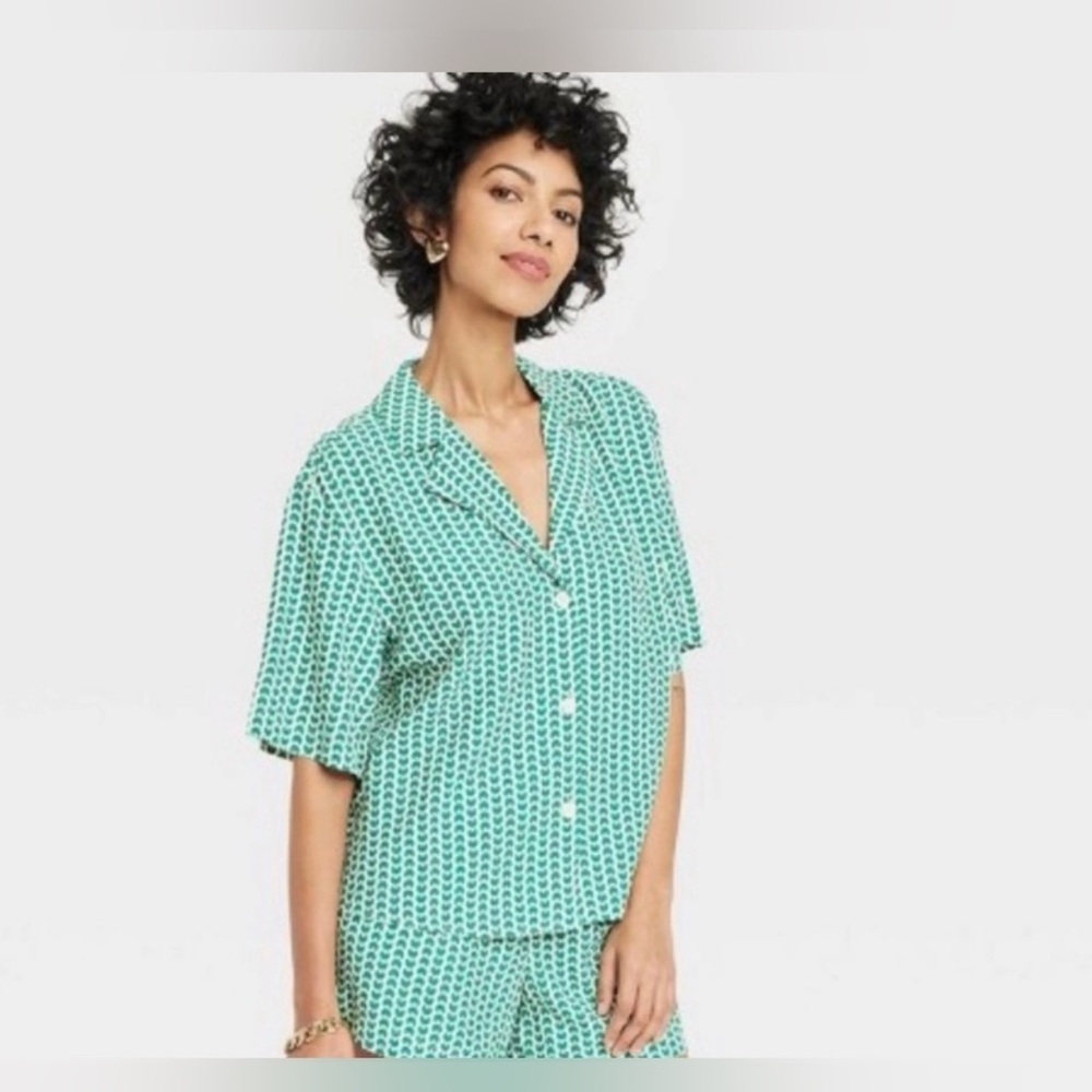 Green Elegant Pantsuit with Classic Pattern